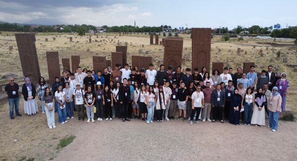 Tarihin Kalbine Yolculuk: Gençler Ahlat’ta Selçuklu İzlerini Takip Etti